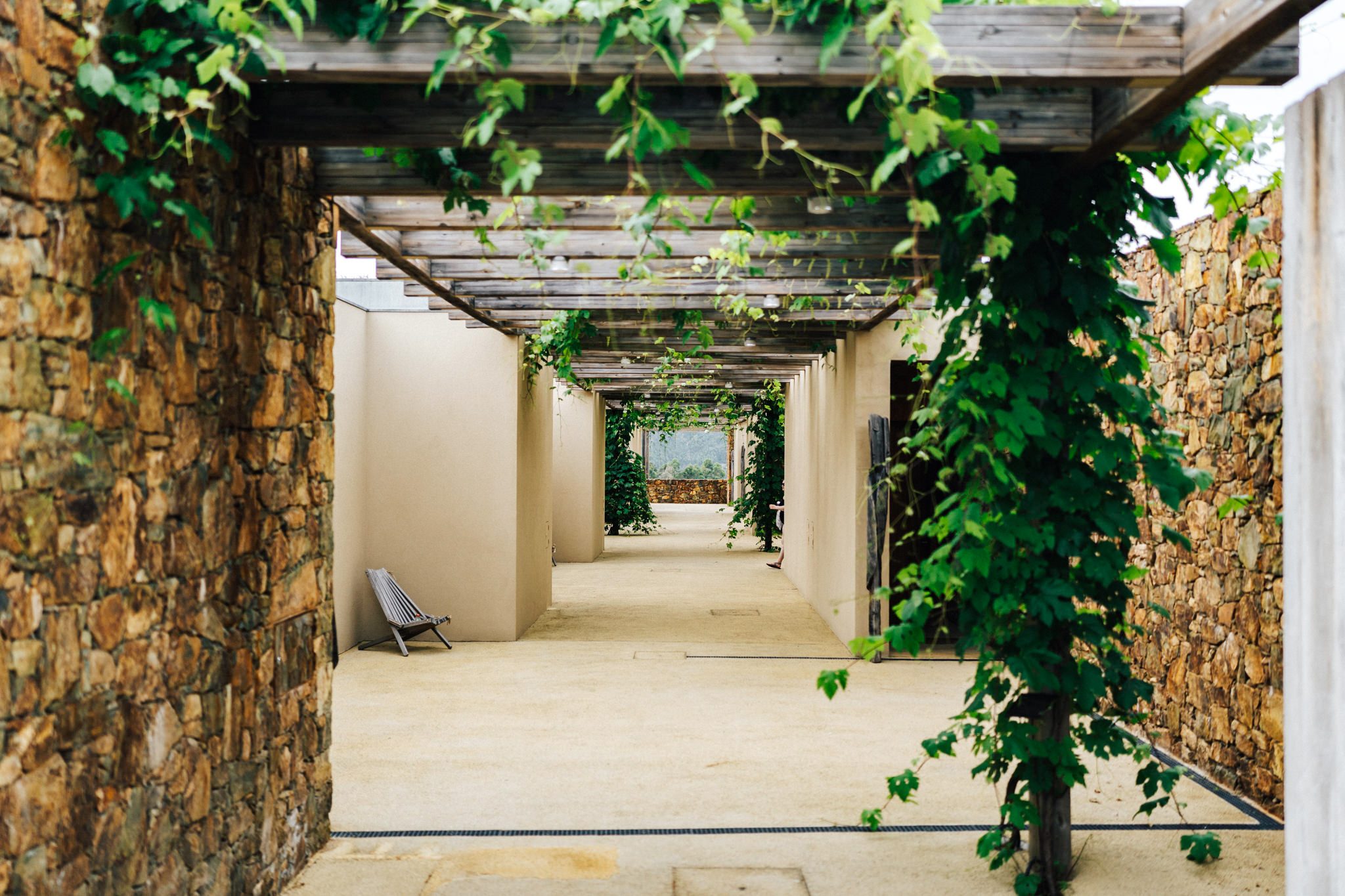 Zoe e Devin — casamento no Hotel Monverde, Amarante (5)