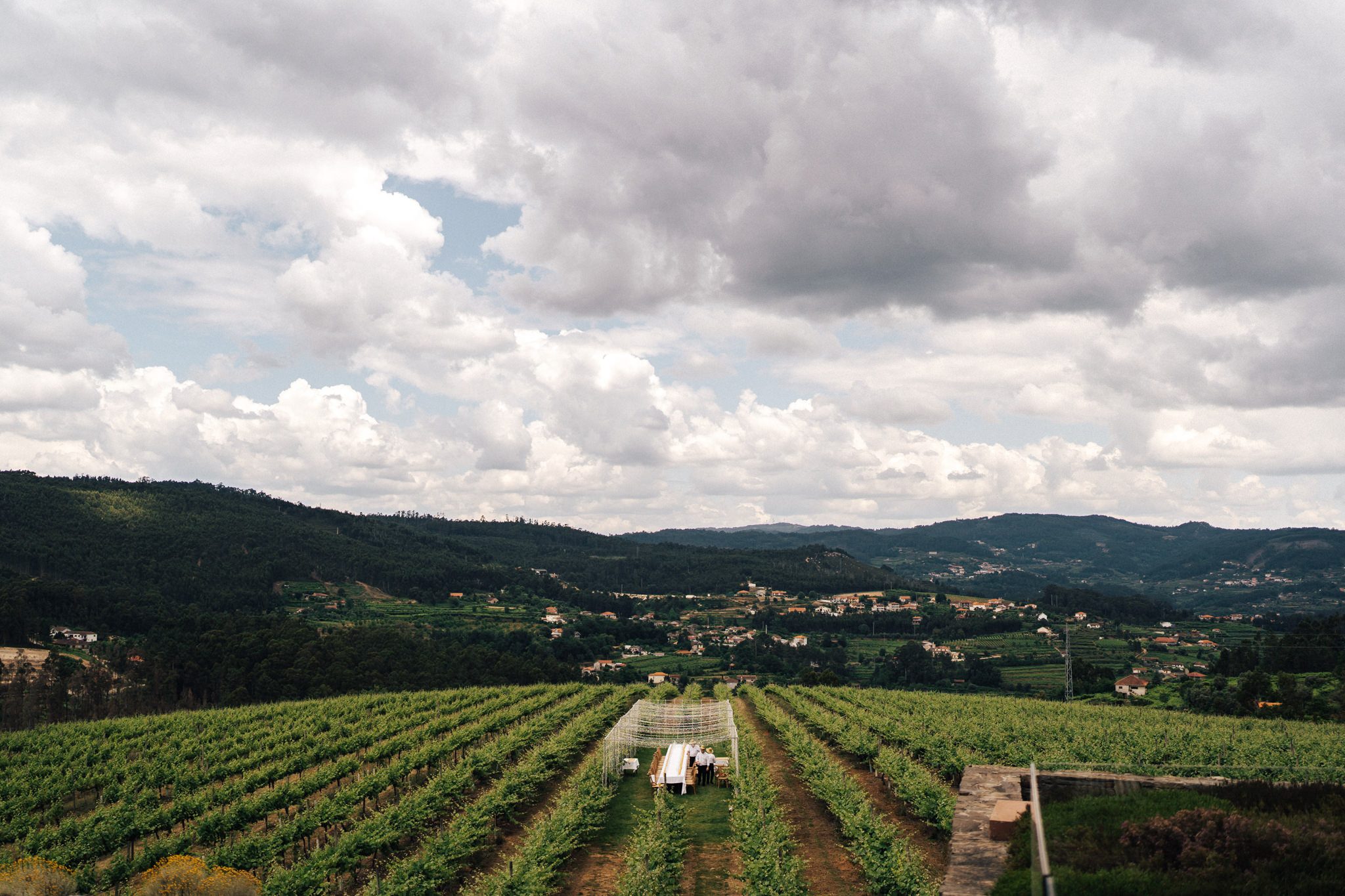 Zoe e Devin — casamento no Hotel Monverde, Amarante (3)